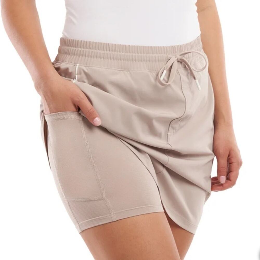 Elle Sport Women's Skort Size Medium NWT